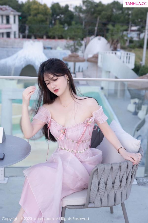 陈诗诗 诗诗 [XiuRen]高清写真图 2023.11.15 No.7666 诗诗kiki 长裙美臀第3张图片